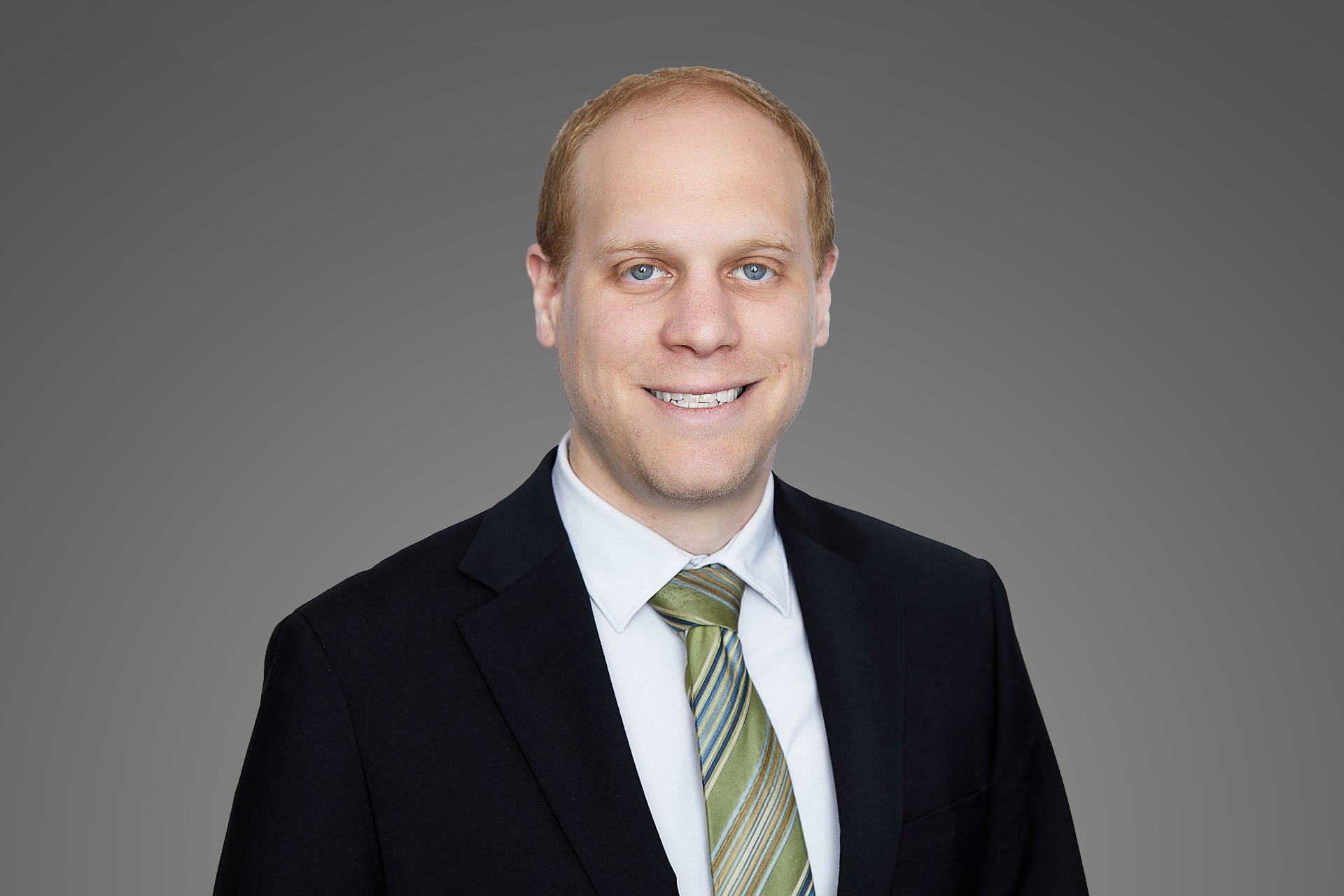 Trevor Weinberg - Abogado Asociado